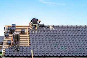 craftsman builds a new roof from ceramic tiles.